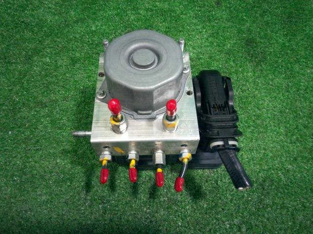 ABS Actuator NISSAN Bluebird Sylphy 2013 DBA-TB17 — photo 1