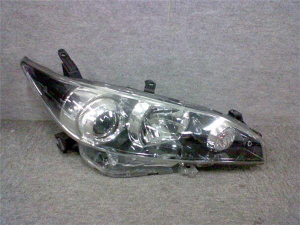 Right Headlight TOYOTA Wish 2010 DBA-ZGE20 — photo 1