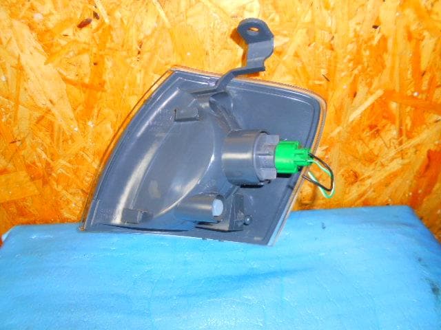 Right Side Marker Light MAZDA Demio 2001 LA-DW3W D26751060B — photo 3