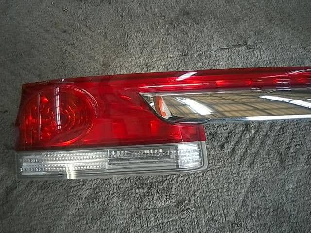 Rear Finish Panel HONDA Step Wagon 2005 DBA-RG1 — photo 2