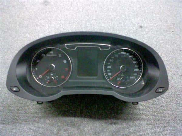 Speedometer AUDI Audi q3 2014 ABA-8UCCZF 8U0920940D — photo 1