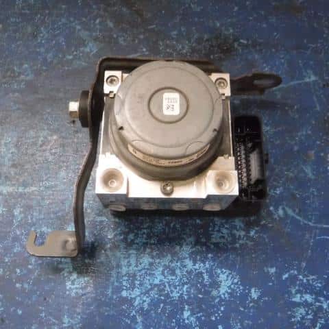 ABS Actuator SUZUKI Spacia 2013 DBA-MK32S — photo 1