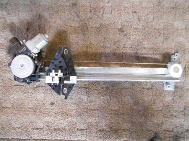 Rear Left Door Regulator HONDA Civic 2005 DBA-FD1 — photo 4