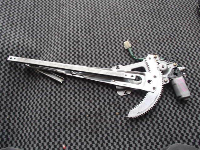 Front Left Door Regulator SUBARU Pleo 2005 TA-RA1 — photo 1