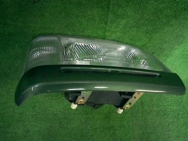 Right Headlight MITSUBISHI Minicab 1998 V-U42 — photo 4