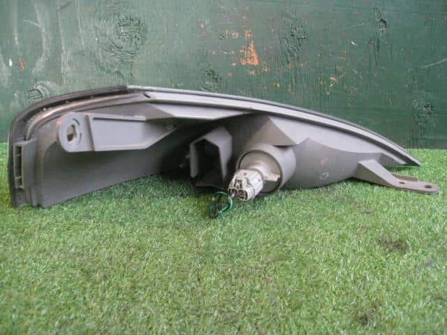 Left Side Marker Light NISSAN Serena 2002 UA-TNC24 — photo 3