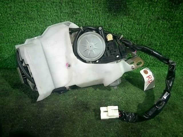 Door Closer Motor NISSAN Serena 2005 CBA-C25 — photo 1