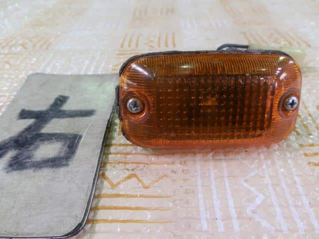 Right Side Marker Light MITSUBISHI Minicab 1987 M-U15T MB377142 — photo 1