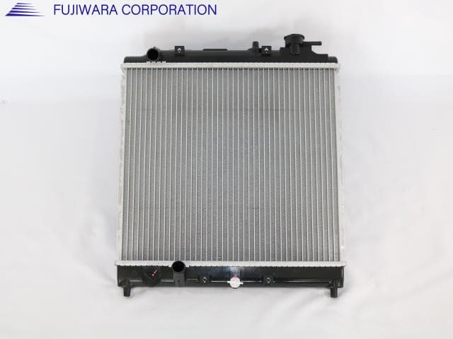 Radiator HONDA Vamos Hobio 2003 LA-HM4 — photo 1