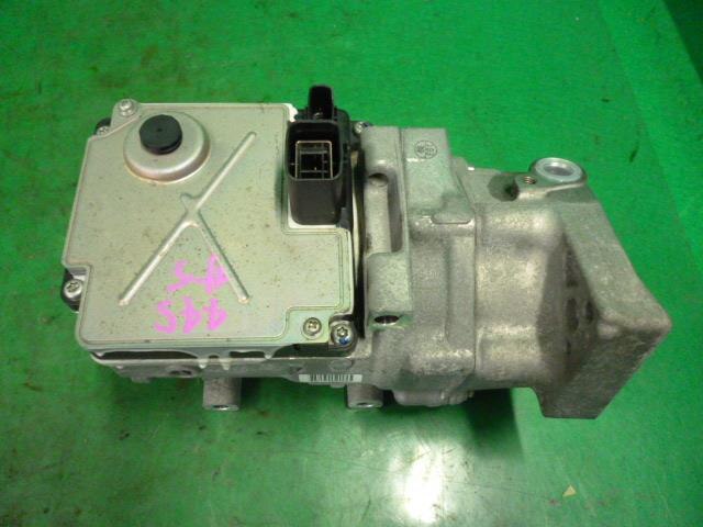 A/C Compressor TOYOTA SAI 2010 DAA-AZK10 — photo 1