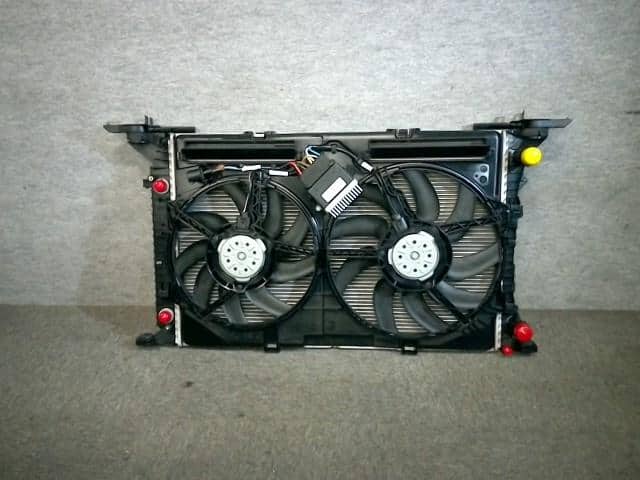 Radiator AUDI Audi a4 2013 DBA-8KCDN 8K0121251AJ — photo 1