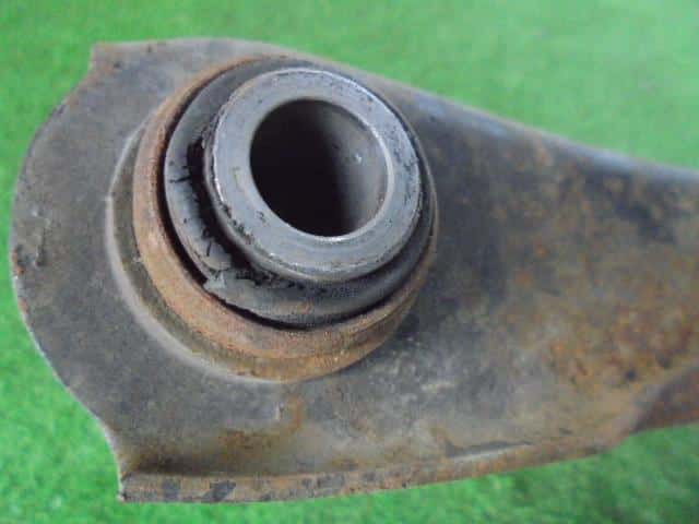Front Left Lower Control Arm MITSUBISHI Pajero Mini 1999 GF-H58A MR465697 — photo 3
