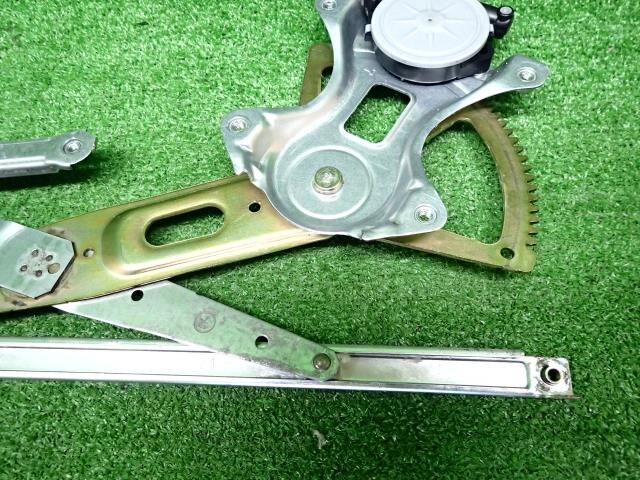 Rear Left Door Regulator TOYOTA Prius 2004 DAA-NHW20 — photo 2