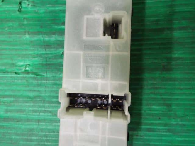 Power Window Switch NISSAN Serena 2006 DBA-CC25 — photo 4