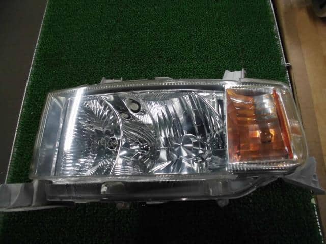 Left Headlight TOYOTA bB 2002 UA-NCP31 — photo 1