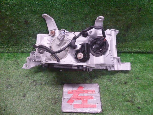 Left Headlight TOYOTA bB 2005 CBA-NCP30 — photo 2