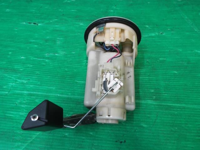 Fuel Pump TOYOTA Wish 2006 DBA-ZNE10 — photo 1