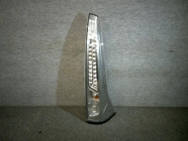 Right Tail Light NISSAN Serena 2012 DAA-HFC26 — photo 1