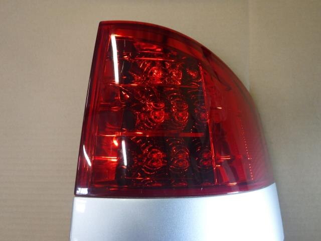 Right Tail Light TOYOTA Noah 2007 DBA-AZR65 — photo 2