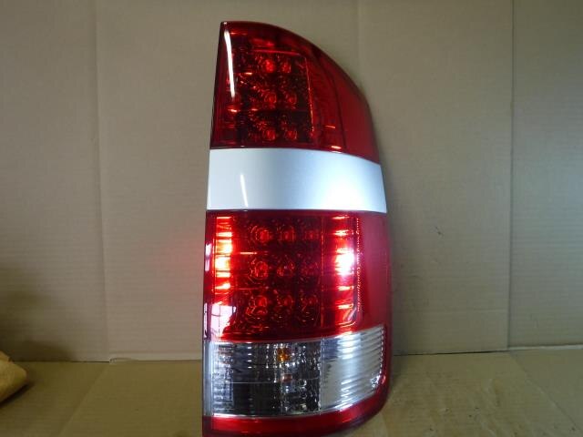 Right Tail Light TOYOTA Noah 2007 DBA-AZR65 — photo 1