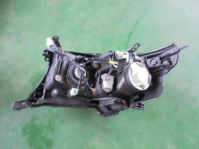 Right Headlight TOYOTA Landcruiser 2012 CBA-URJ202 — photo 5
