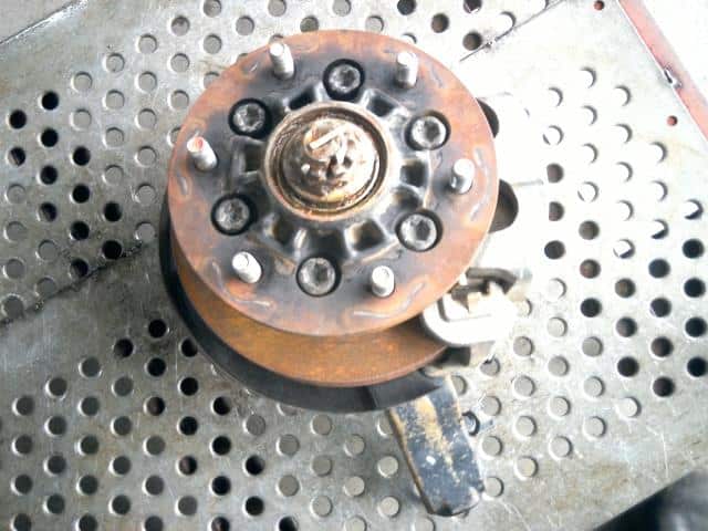 Front Right Knuckle Hub Assembly ISUZU ELF 2012 TKG-NHR85A — photo 1