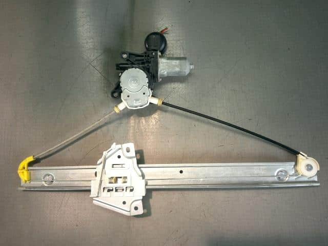 Front Left Door Regulator NISSAN Moco 2009 DBA-MG22 — photo 4