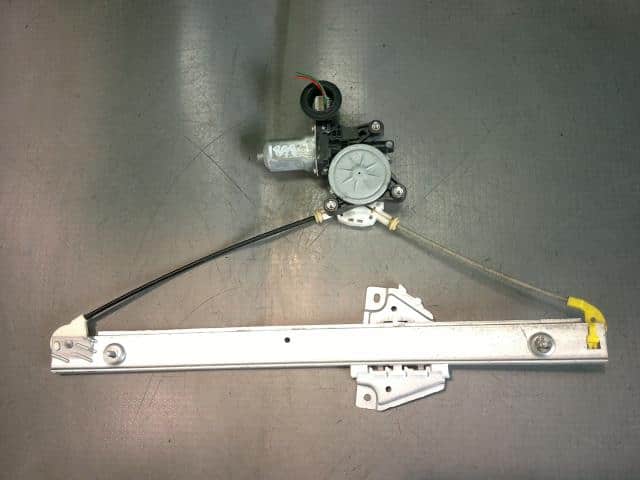 Front Left Door Regulator NISSAN Moco 2009 DBA-MG22 — photo 1