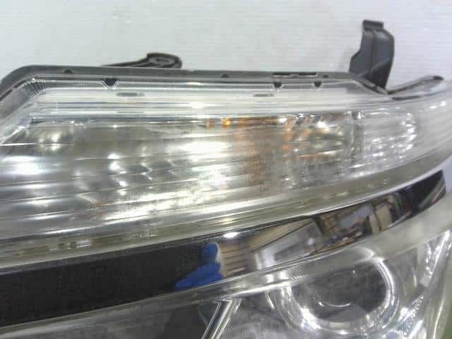 Left Headlight NISSAN Serena 2015 DAA-HFC26 — photo 2