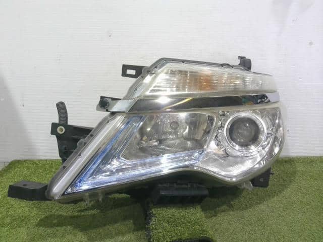 Left Headlight NISSAN Serena 2015 DAA-HFC26 — photo 1