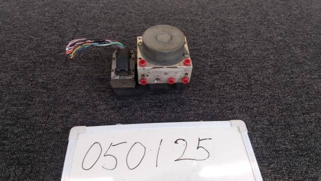 ABS Actuator SUZUKI Alto 2011 DBA-HA25S 5611085KE0 — photo 1