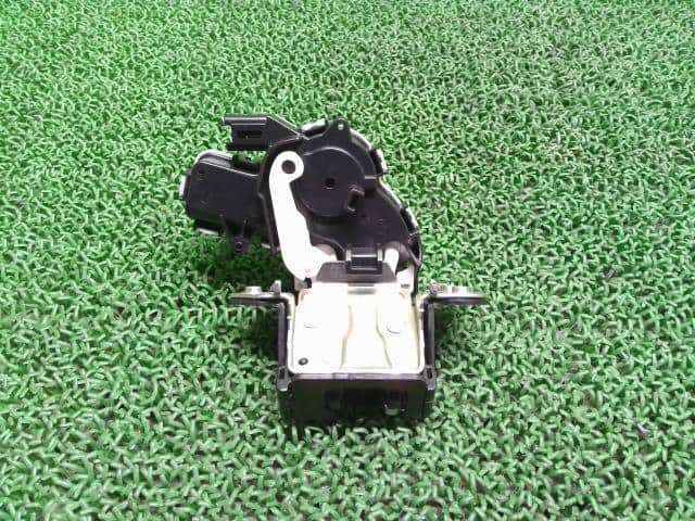 Back Door Lock Actuator MAZDA Atenza 2013 DBA-GJ5FW G33M62310B — photo 4