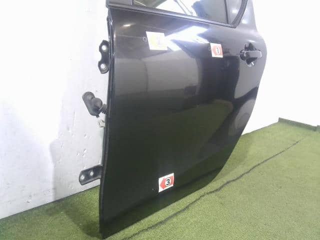 Rear Left Door Assembly TOYOTA Aqua 2013 DAA-NHP10 — photo 4