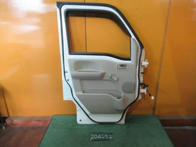 Front Left Door Assembly MITSUBISHI Minicab 2022 5BD-DS17 — photo 2