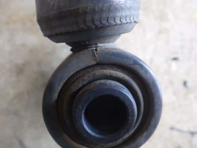 Rear Left Shock Absorber NISSAN Moco 2012 DBA-MG33 — photo 2