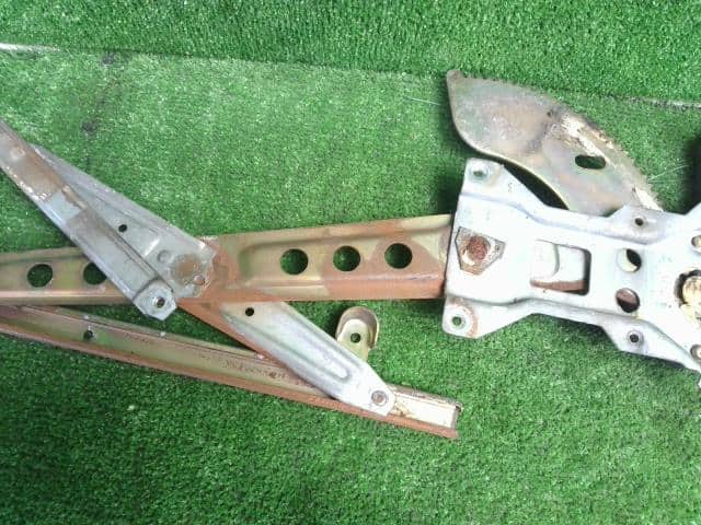 Front Left Door Regulator SUZUKI Cappuccino 1992 E-EA11R 8340280F00 — photo 3