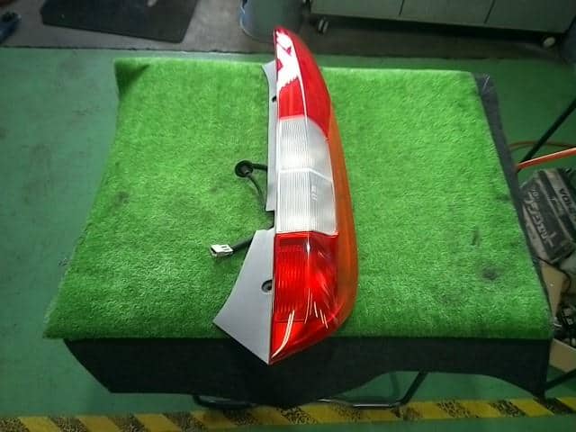 Right Tail Light HONDA Life 2006 DBA-JB5 — photo 1