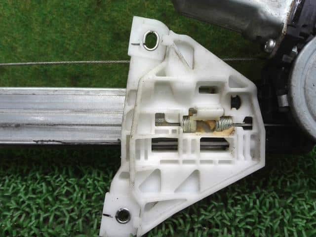 Front Right Door Regulator SUZUKI Wagon R 2008 DBA-MH23S 8340170K00 — photo 2