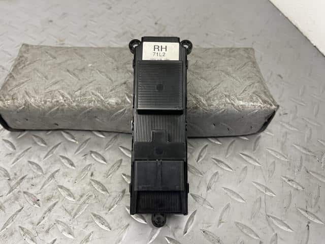 Power Window Switch SUZUKI Swift 2012 DBA-ZC72S — photo 3