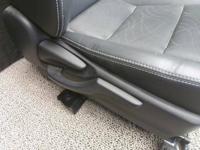 Driver's Seat TOYOTA Aqua 2013 DAA-NHP10 — photo 2