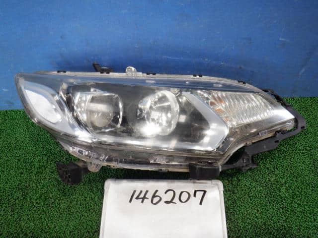 Right Headlight HONDA Fit 2014 DAA-GP5 — photo 1