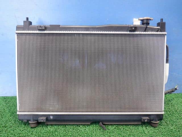 Radiator HONDA Fit 2014 DAA-GP5 — photo 2