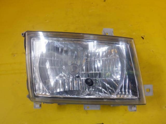 Right Headlight Mitsubishi Fuso 2013 TKG-FEA20 — photo 1