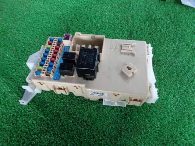 Fuse Box SUZUKI MR Wagon 2008 DBA-MF22S 3671058J00 — photo 3