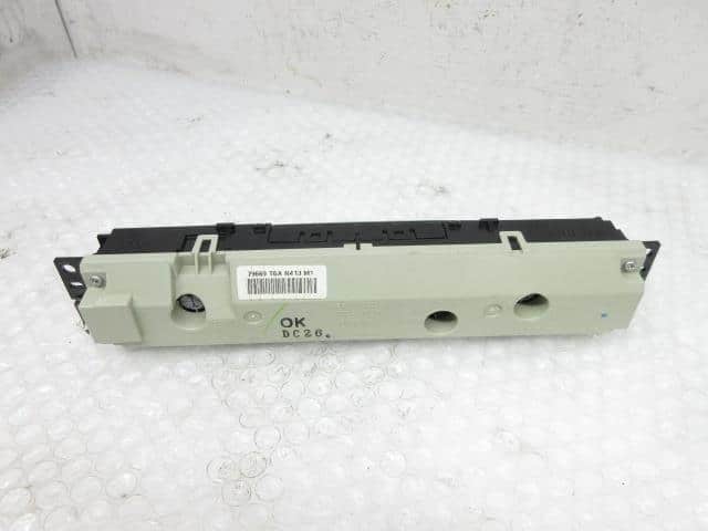 A/C Control Panel HONDA Odyssey 2014 DBA-RC1 — photo 5