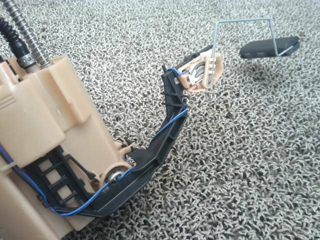 Fuel Pump NISSAN Serena 2014 DAA-HFC26 — photo 6