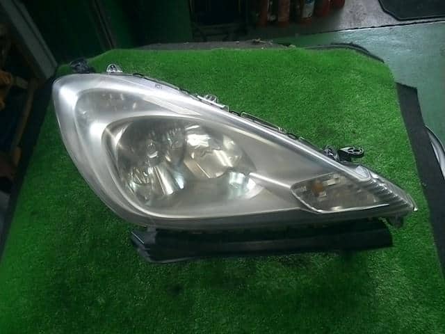 Right Headlight HONDA Fit 2011 DBA-GE6 — photo 1