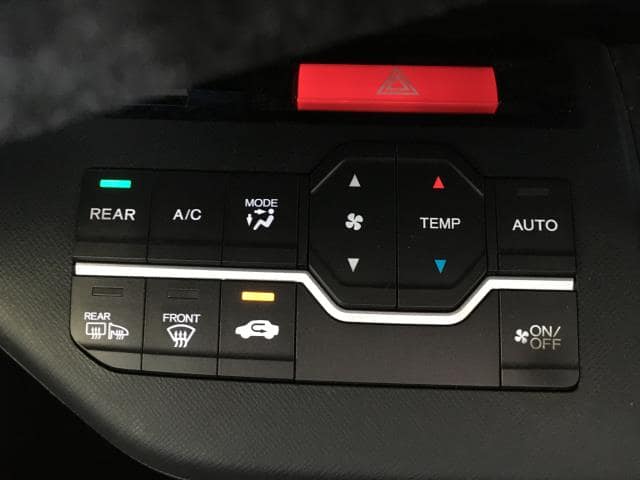 A/C Control Panel HONDA Step Wagon 2011 DBA-RK5 — photo 5