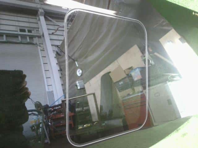 Rear Right Door Windshield NISSAN Nv350 — photo 4