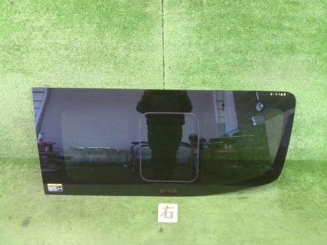 Rear Right Door Windshield NISSAN Nv350 — photo 1